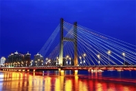 橋梁與地標建筑亮化工程：光影藝術(shù)的科技賦能